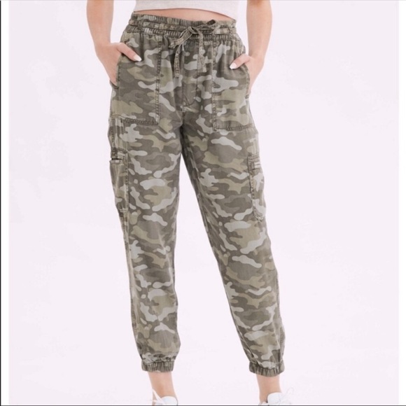 Hollister size extra small camouflage jogger pants - Picture 1 of 6